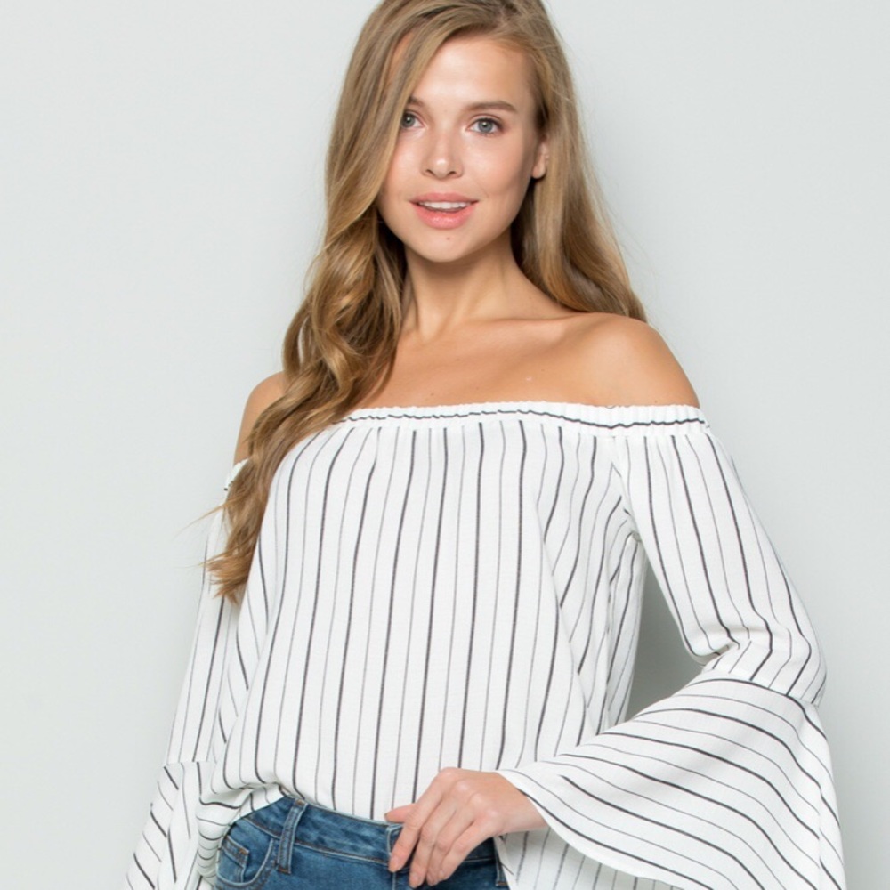 Bell sleeve top black and white - Picture 2 of 7